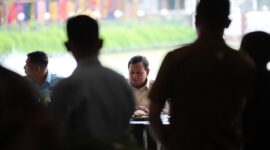 Calon Presiden nomor urut 2, Prabowo Subianto makan siang bersama dengan masyarakat Medan. (Dok. TKN Prabowo - Gibran)
