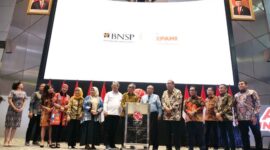 Foto : Acara penyerahan Sertifikat Lisensi BNSP kepada LSP IKEPAMI di Jakarta. Acara ini dihadiri oleh berbagai pemangku kepentingan industri pasar modal, termasuk perwakilan dari OJK, PT Bursa Efek Indonesia, dan asosiasi terkait, Jakarta (3/7/24). (Doc.Ist)