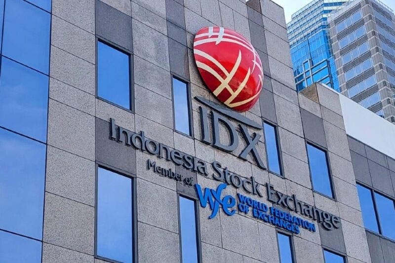 Aktivitas di lantai Bursa Efek Indonesia saat pengumuman 55 saham potensi delisting, sinyal peringatan bagi investor. (Dok. idx.co.id)
